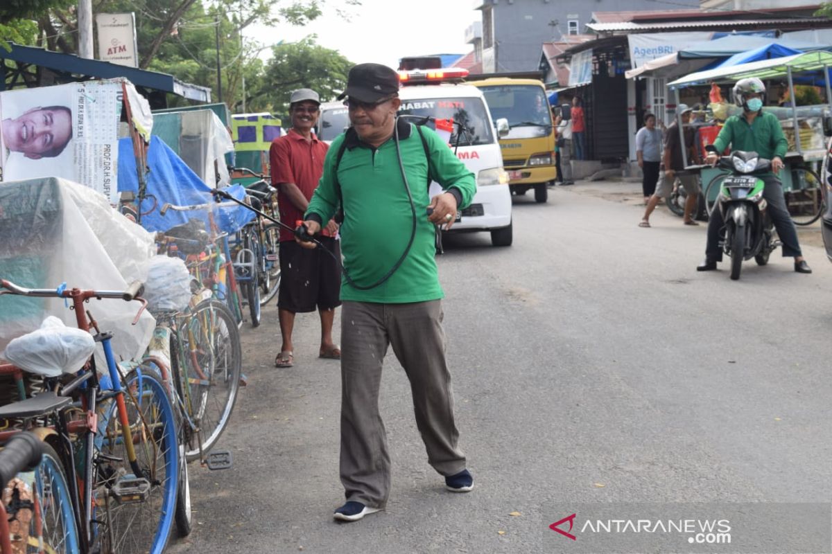 Cegah COVID-19, PPP Inhil semprot disinfektan di fasilitas umum