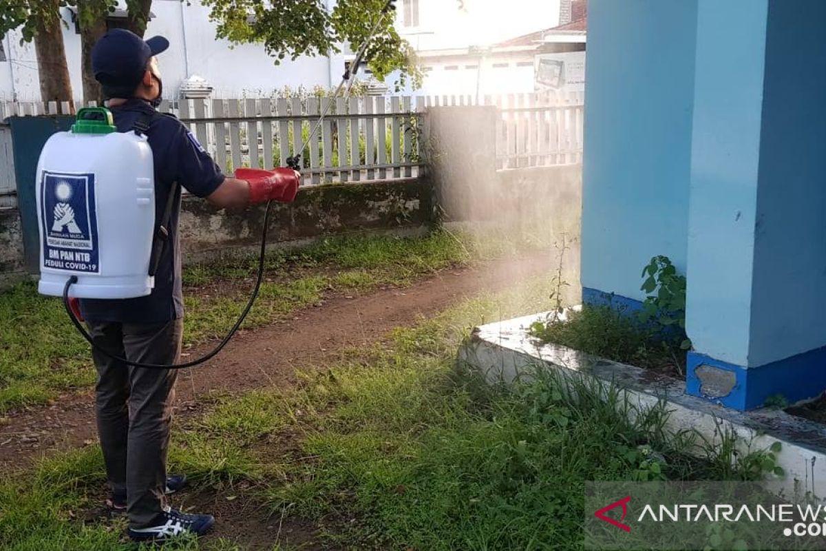 DPW BM PAN NTB lakukan penyemprotan disinfektan cegah COVID-19