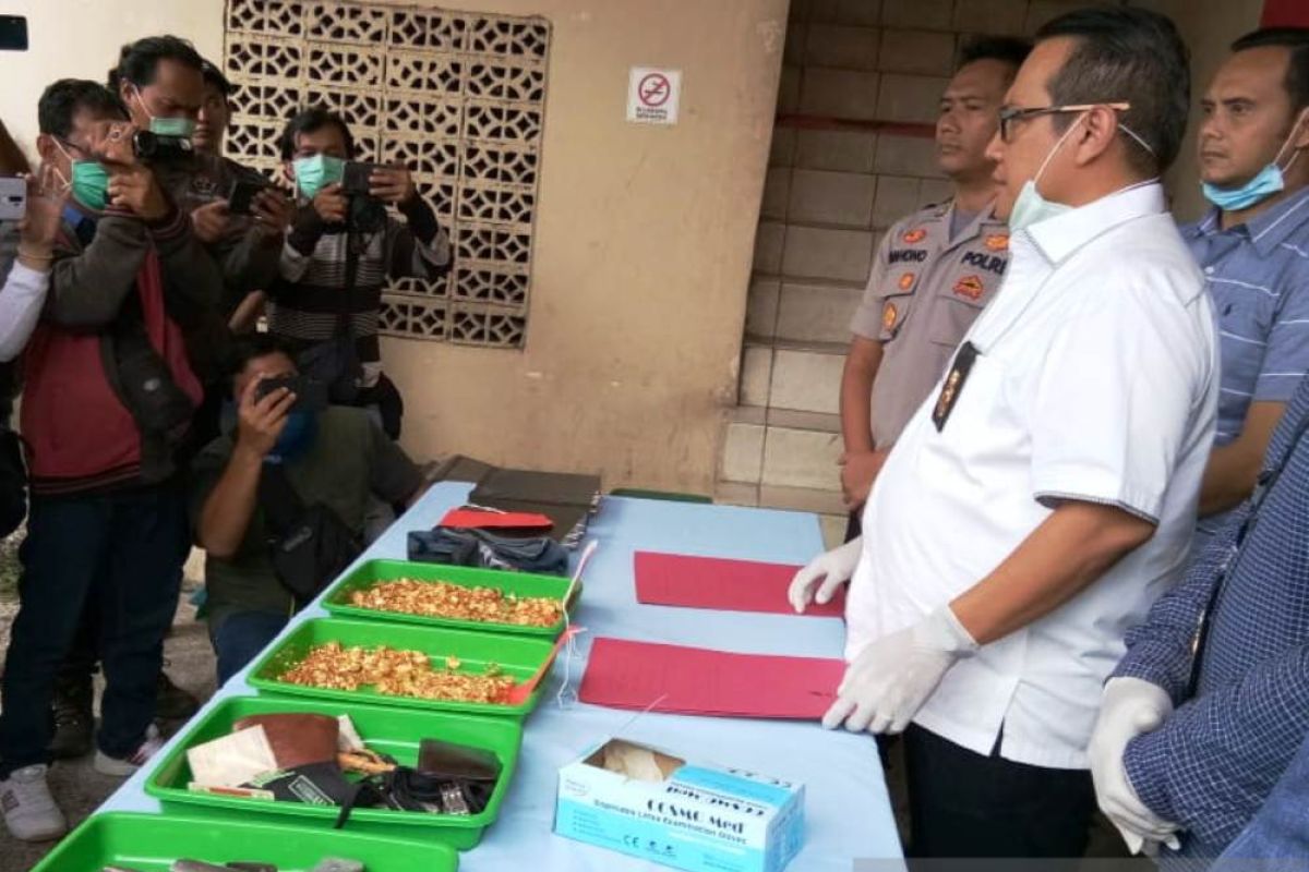 Sibuk hadapi COVID-19, kawanan perampok beraksi dan kuras 6,5 kilogram batang emas