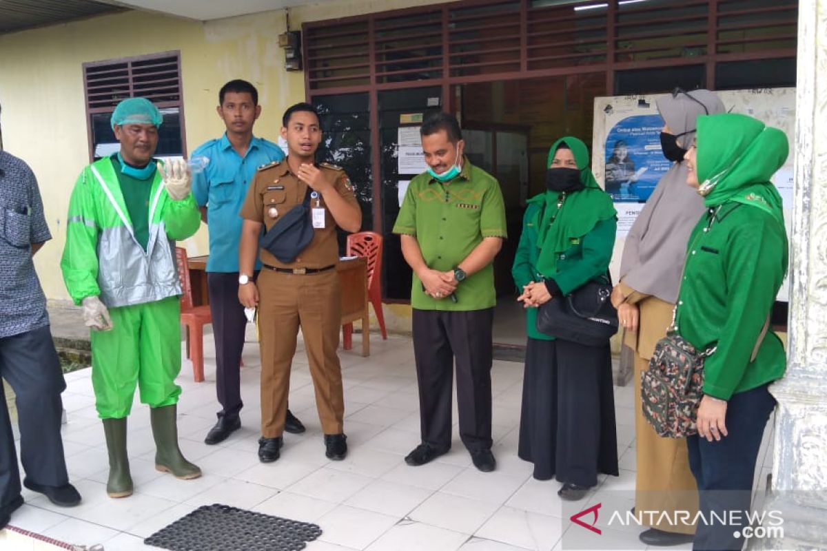 PPP Riau lakukan penyemprotan disinfektan di kantor lurah dan kompleks perumahan