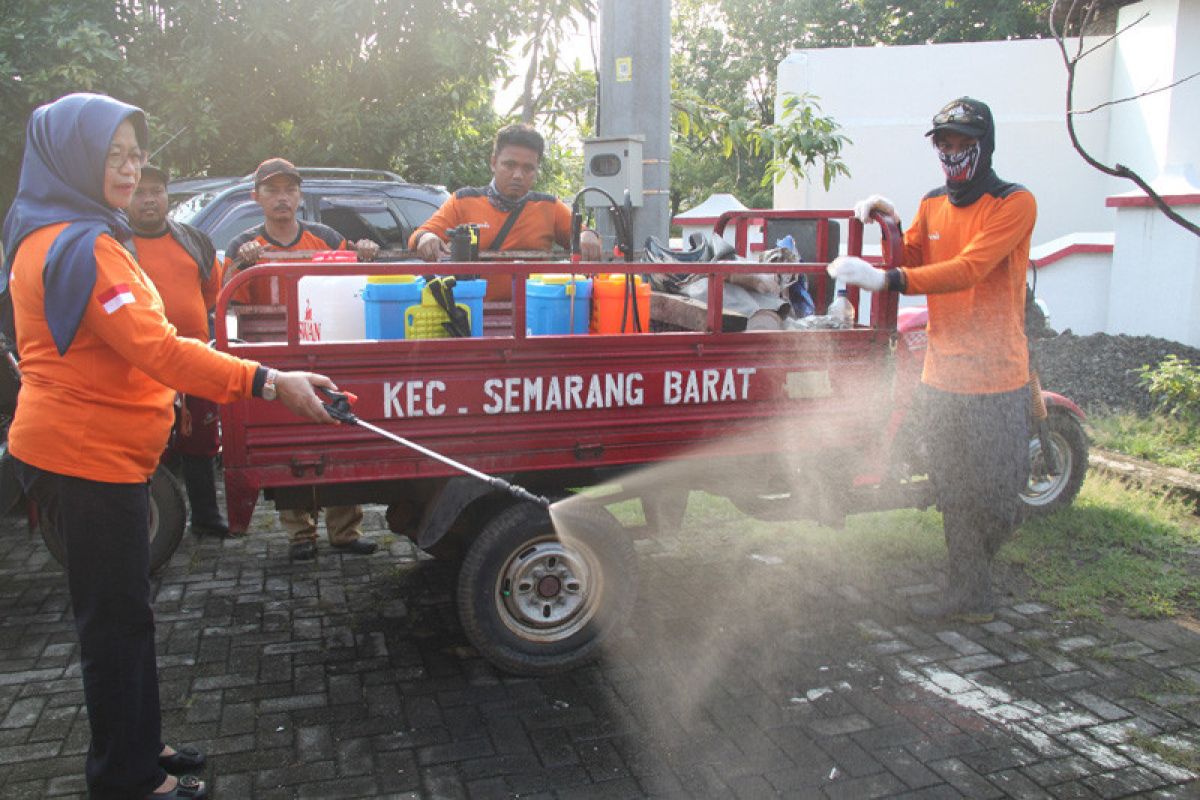 Phapros edukasi cuci tangan dan pemakaian masker kain