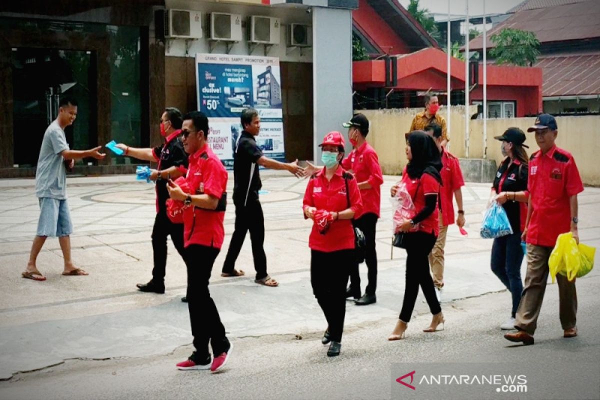 Warga Sampit antusias sambut pembagian 2.000 masker gratis PDIP