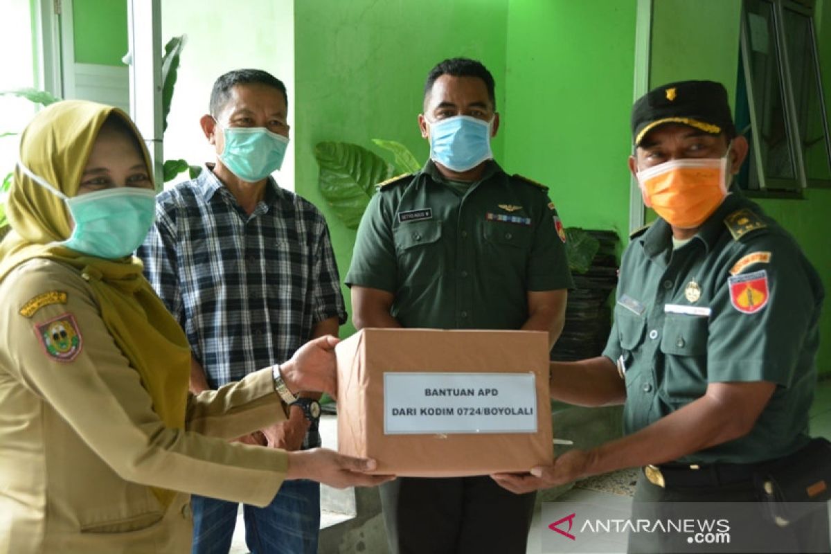 Kodim 0724 Boyolali serahkan bantuan APD untuk  petugas medis