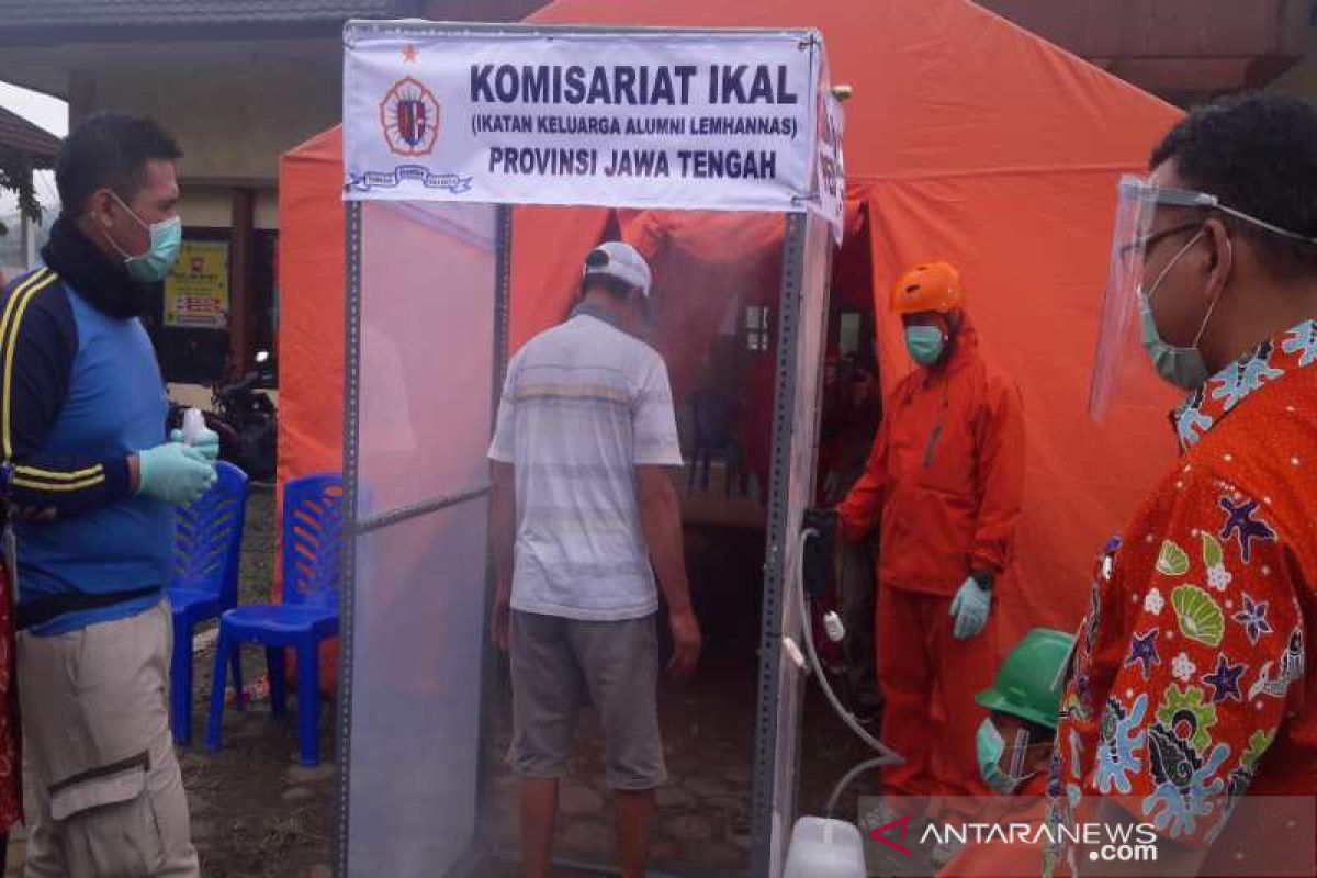 Alumni Lemhanas Jateng bantu bilik disinfektan di sejumlah titik