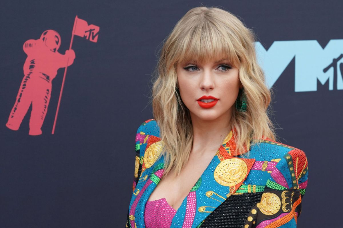 Taylor Swift siap bayar gaji karyawan di toko kaset Nashville