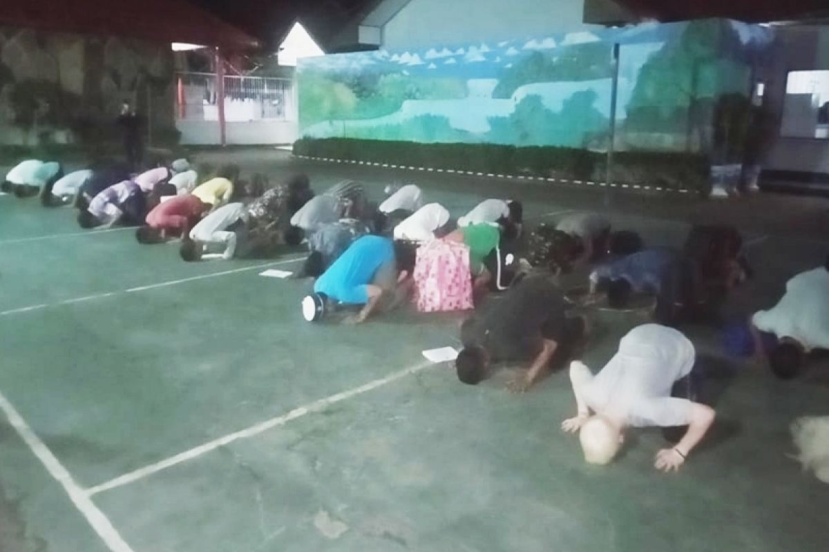 Narapidana Lapas Sampit sujud syukur mendapat asimilasi