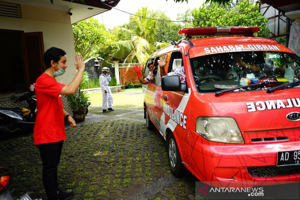 Relawan Gibran distribusikan 1.000 APD ke 12 rumah sakit di Solo