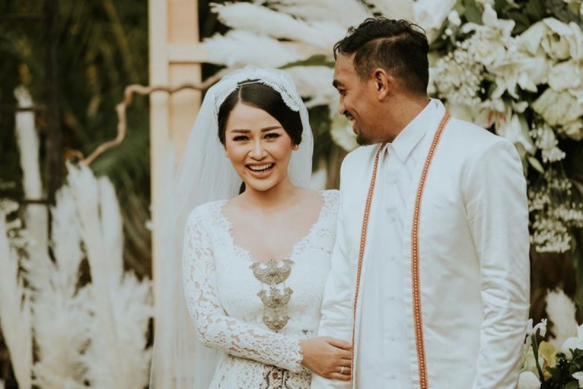 Hadapi kepergian suami, istri Glenn Fredly tulis surat menyentuh