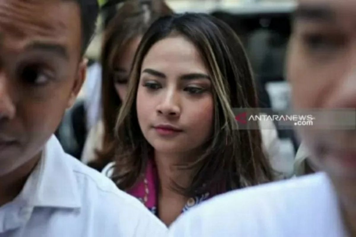 Vanessa Angel ditetapkan sebagai tahanan kota