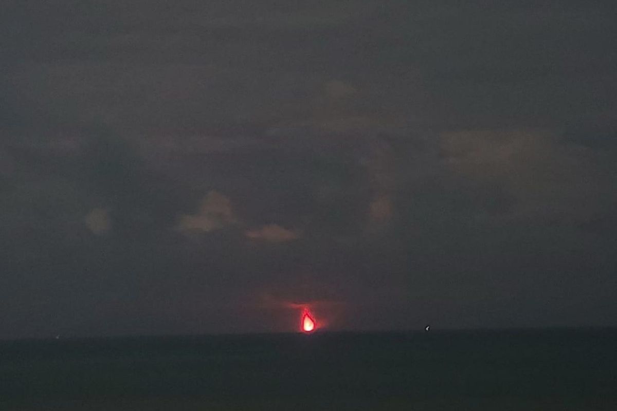 Letusan Gunung Anak Krakatau berlangsung hingga Sabtu pagi