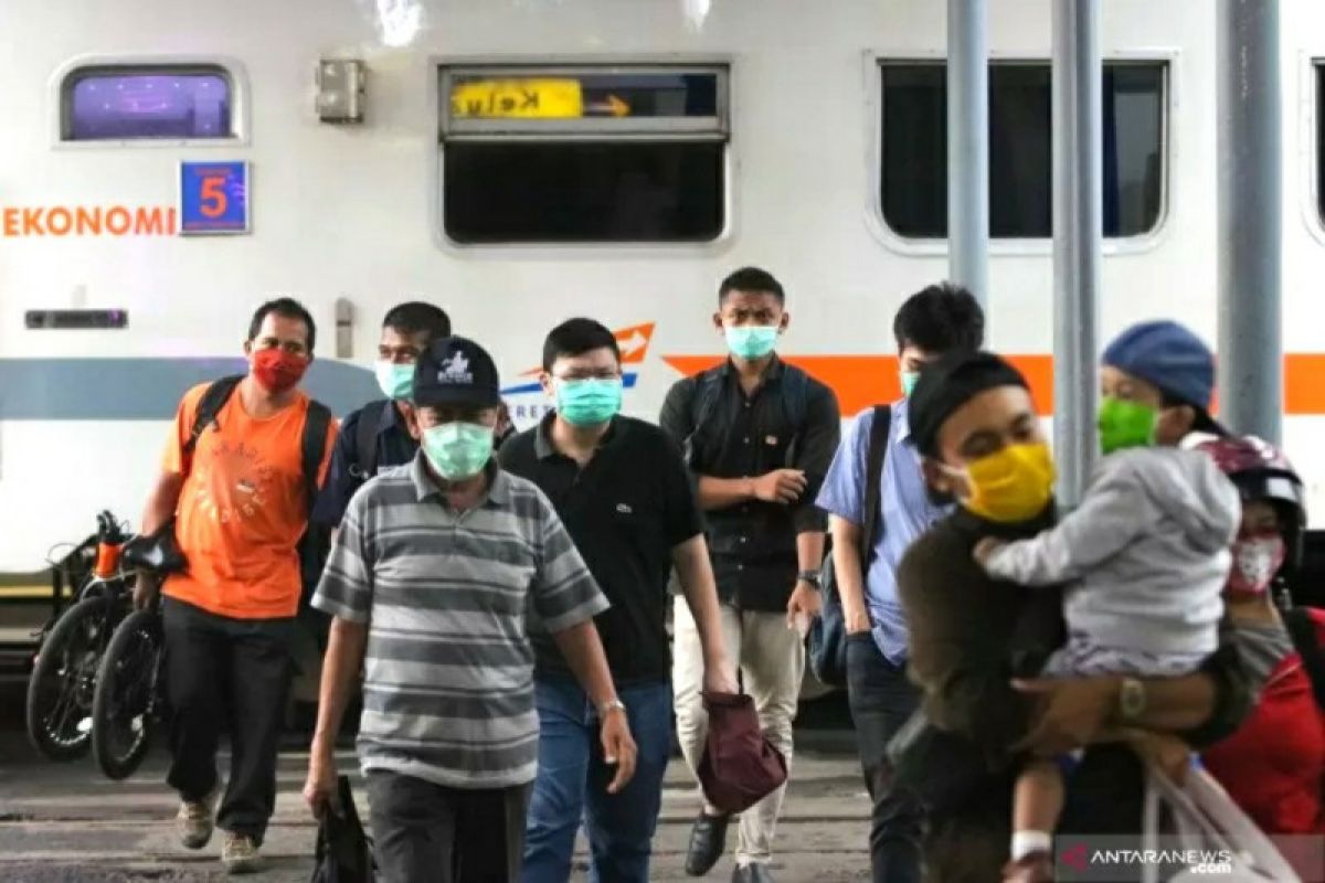 Cek fakta, kabar pembatalan kereta api di Jakarta