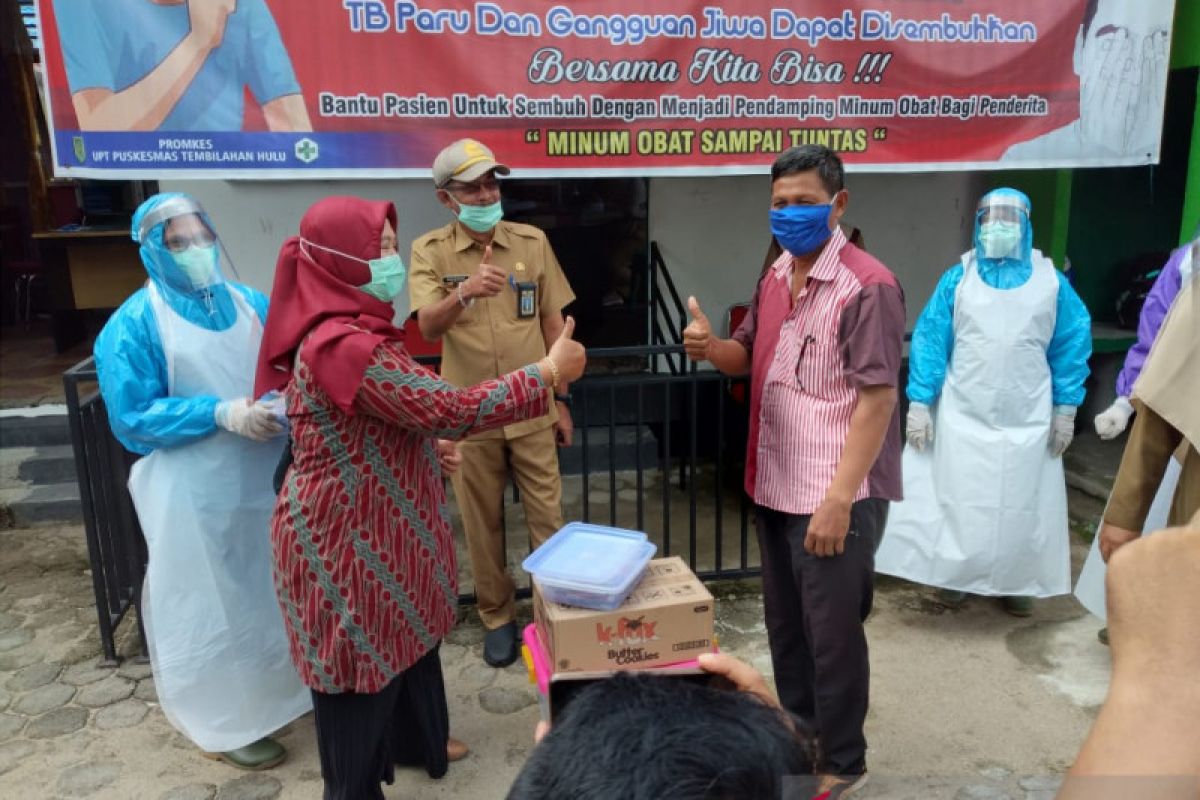 Yayasan Vioni Bersaudara Inhil serahkan masker dan hand sanitizer bagi tenaga medis