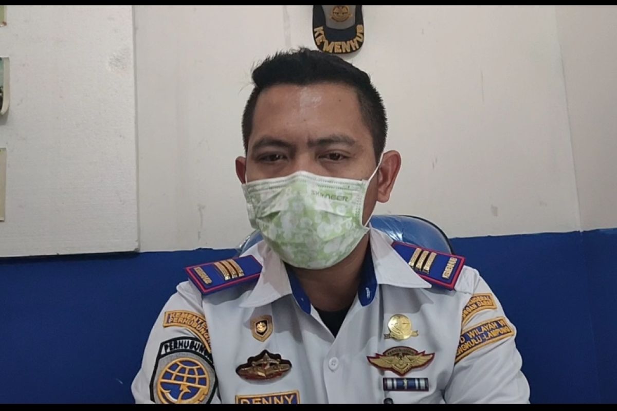 Seratusan santri diperiksa kesehatannya di Terminal Induk Rajabasa