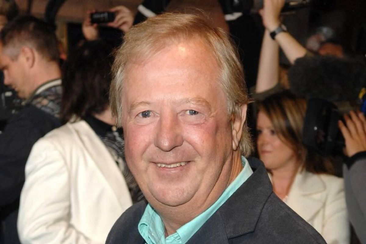 Komedian Inggris Tim Brooke-Taylor meninggal akibat infeksi COVID-19