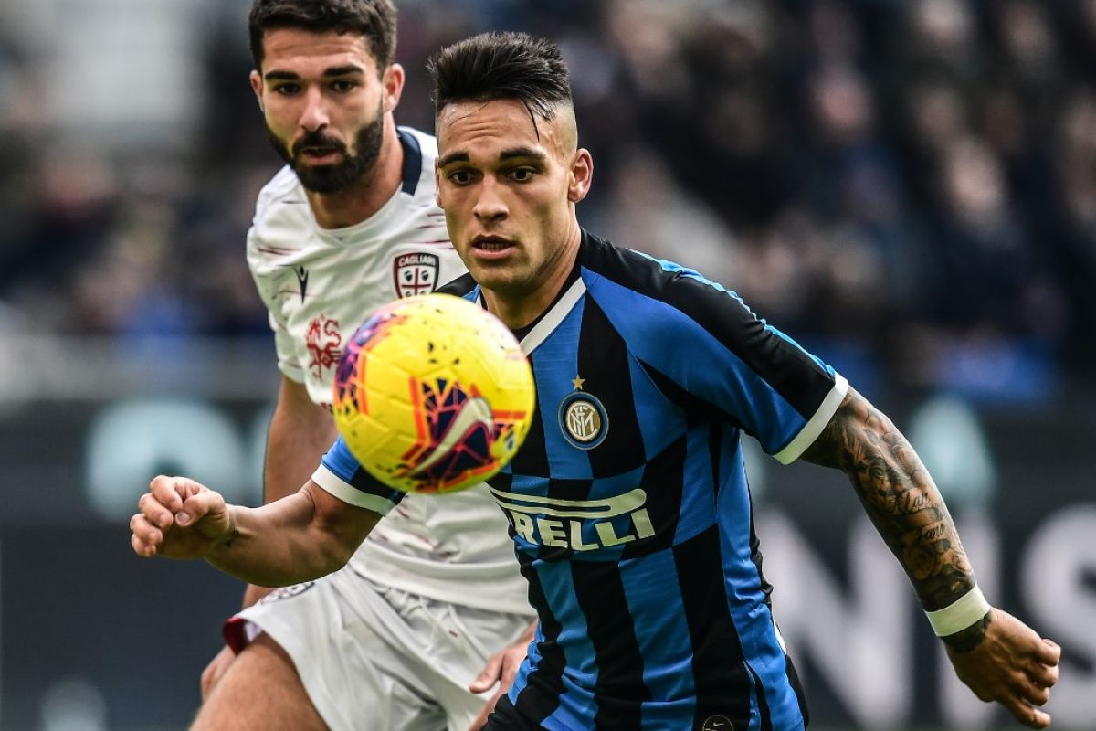 Barcelona akan sodorkan Umtiti untuk tawar Lautaro Martinez