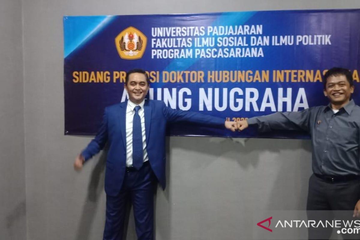 Dua Doktor Siber pertama Indonesia lulus sidang ujian daring di Indonesia