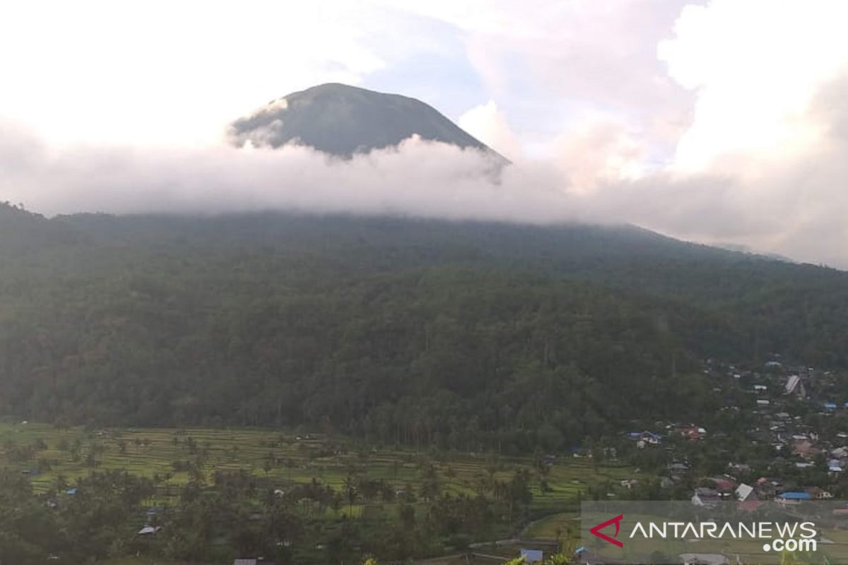 PVMBG ajak masyarakat radius 1,5 kilometer kawah Gunung Lokon, waspada