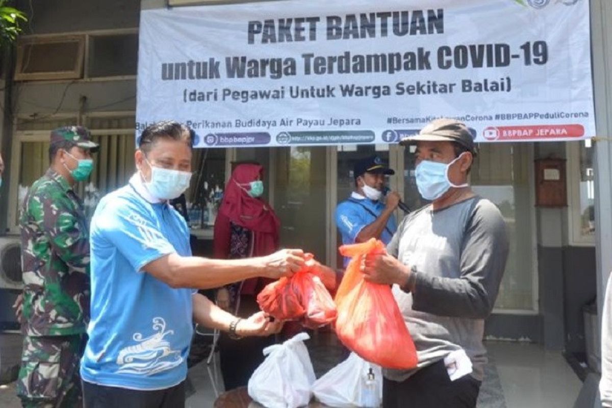 BBPBAP Jepara bagikan ikan untuk  warga terdampak COVID-19