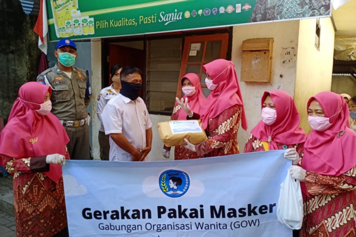 GOW bagikan ribuan masker kain ke pedagang di pasar tradisional