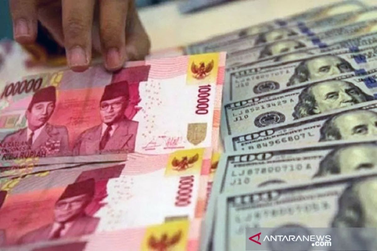 Nilai tukar rupiah awal pekan menguat di tengah koreksi mata uang regional