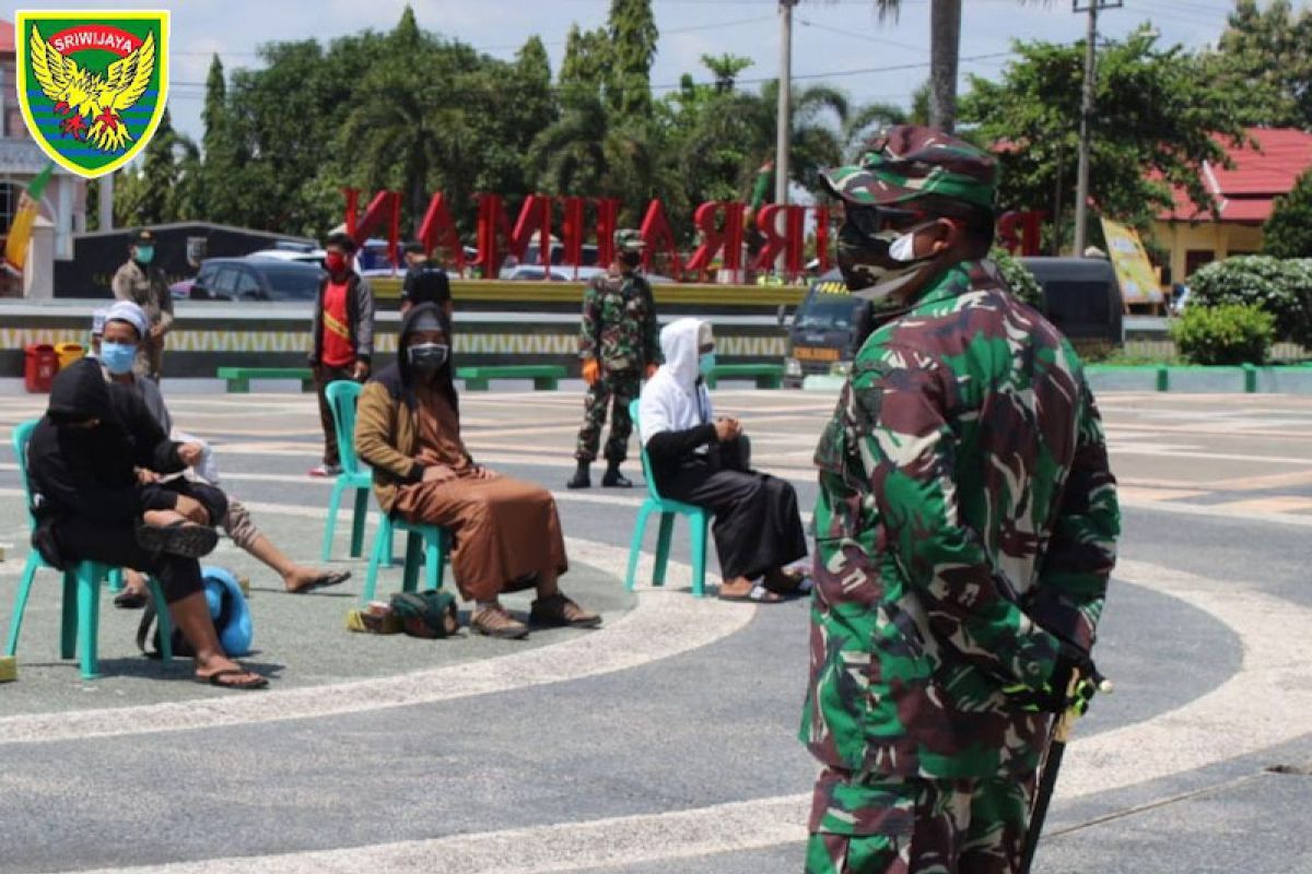 Dandim 0426 Tulangbawang pantau kepulangan santri Ponpes Al-Fatah