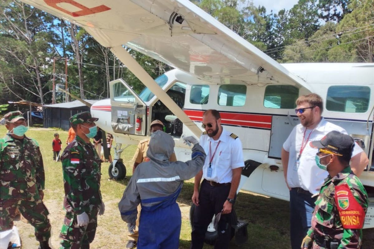 Tim Gugus Tugas COVID-19 Tolikara periksa pilot cegah wabah virus corona