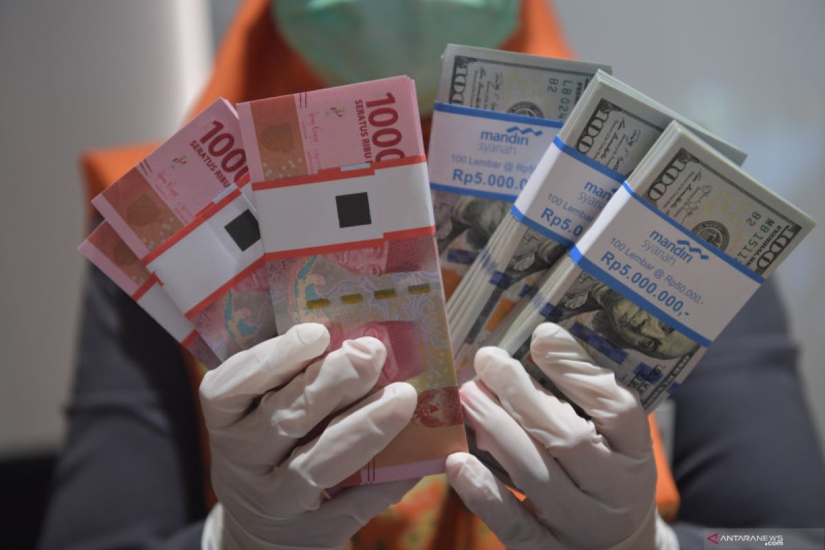 Neraca dagang Oktober surplus, rupiah kian dekati Rp14.000