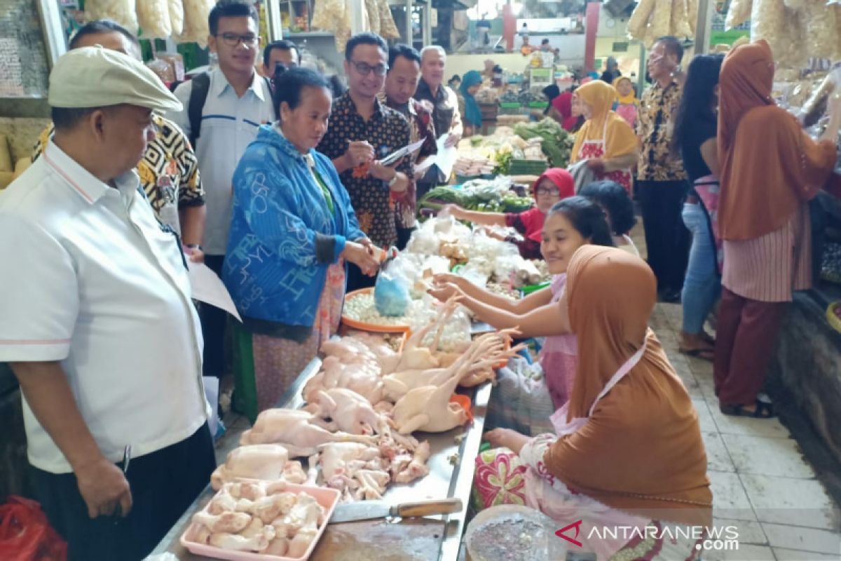 Pinsar memprediksi Ramadhan tak pengaruhi harga ayam