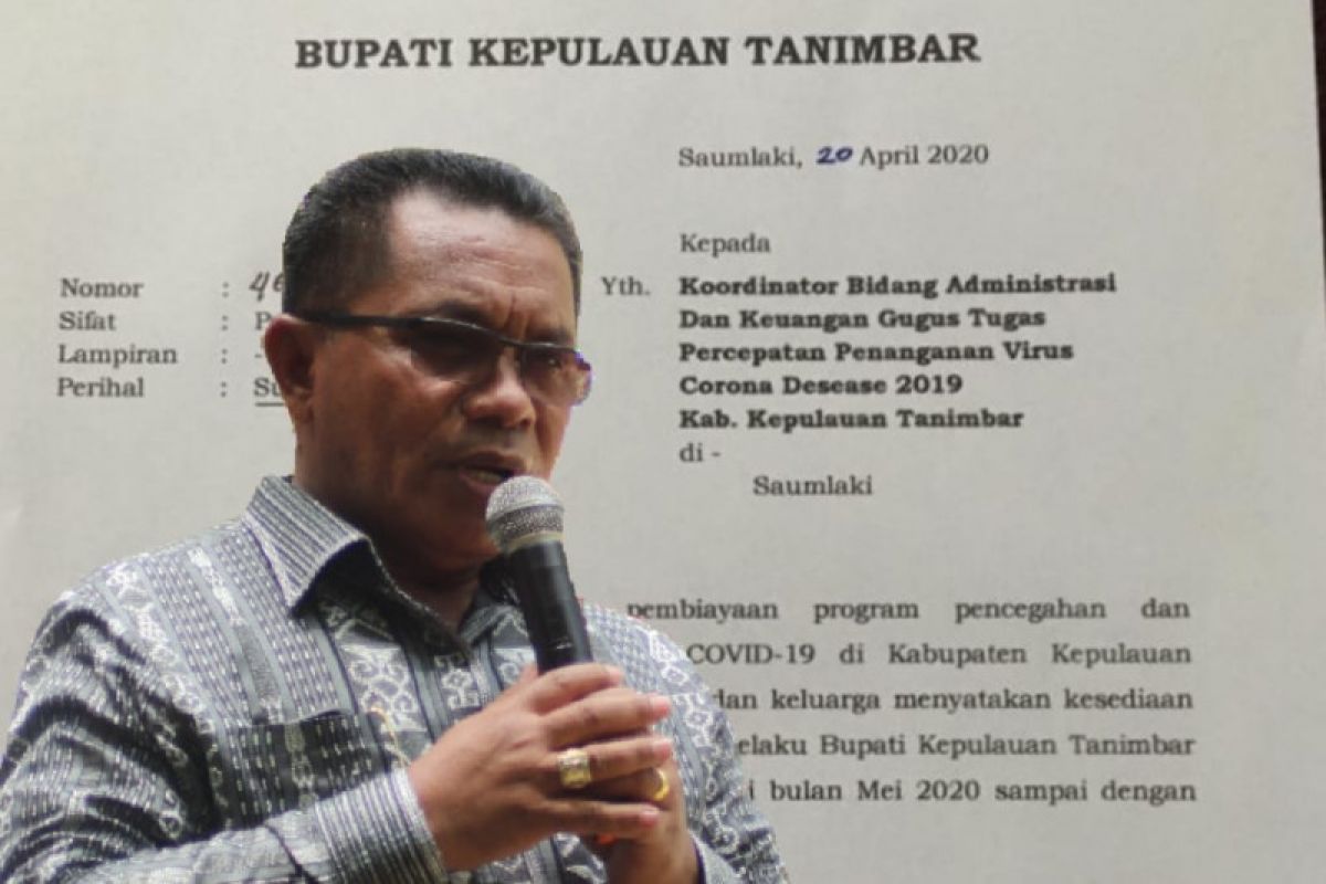 Seluruh gaji Bupati Kepulauan Tanimbar disumbangkan untuk penanganan COVID-19.