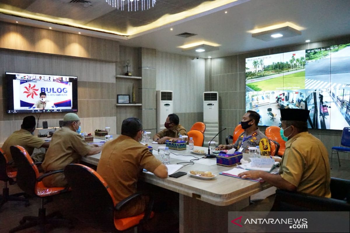 Pastikan ketersediaan kebutuhan warganya, Bupati Siak rapat dengan tiga BUMN