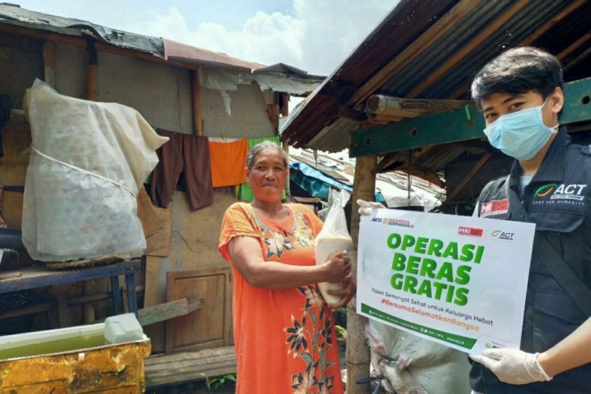 ACT bagikan 30.000 paket sembako bagi warga Jateng