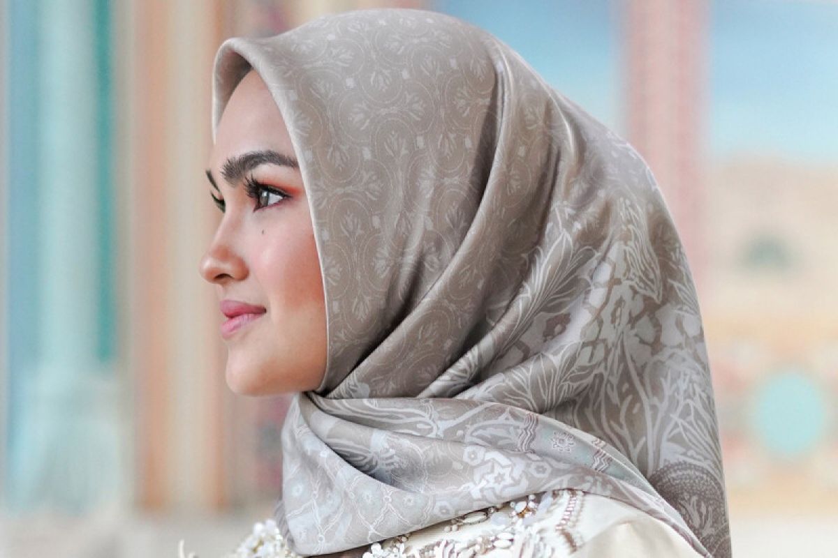 Ini tips berkerudung ala Elfira Loy