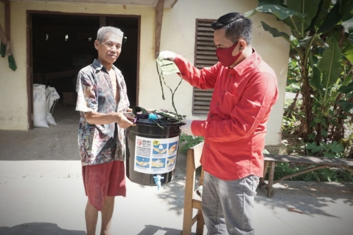 PKPI Bartim berikan bantuan kepada warga di zona merah COVID-19