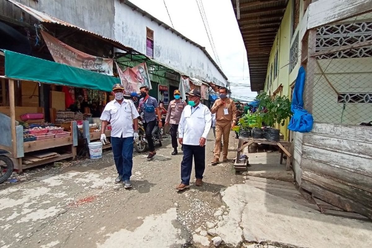 Bupati Jayapura Mathius Awoitauw tinjau eks pasar lama Sentani