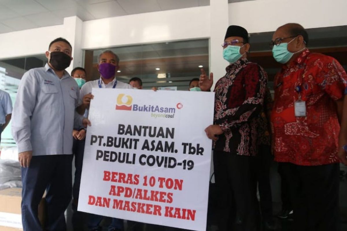 Bukit Asam salurkan 15 ton beras bantu warga Muara Enim dan Lahat