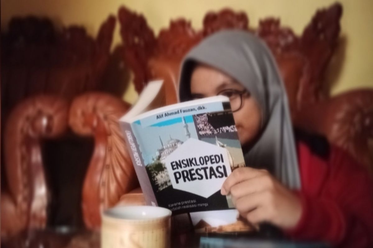 Situasi pandemi COVID-19, Siswa SMP Athirah Bone rilis "Ensiklopedi Prestasi"