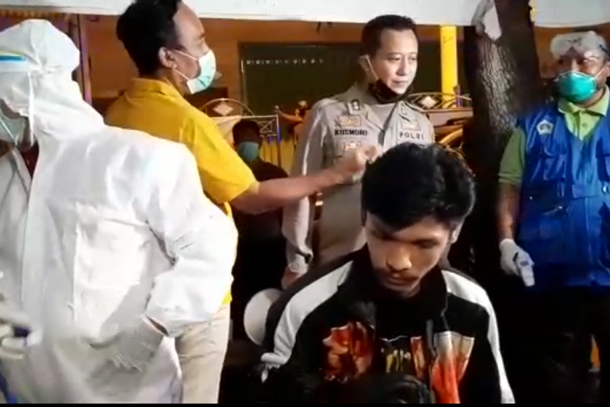 Polisi sisir warkop gelar rapid test COVID-19