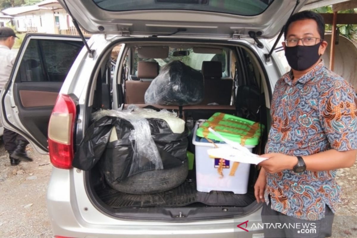 Sebuah mobil Avanza warna silver berisi 30 Kg ganja tanpa pemilik ditemukan di jalan raya