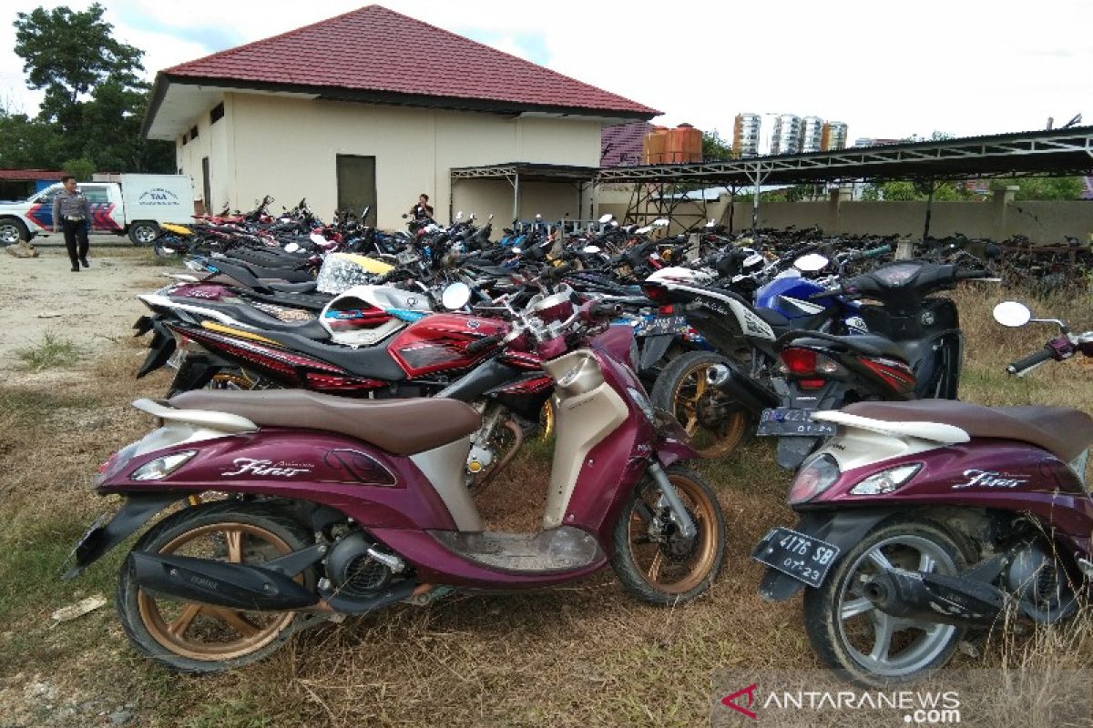 Polres Kendari menyita 20 unit motor dari aksi balapan liar