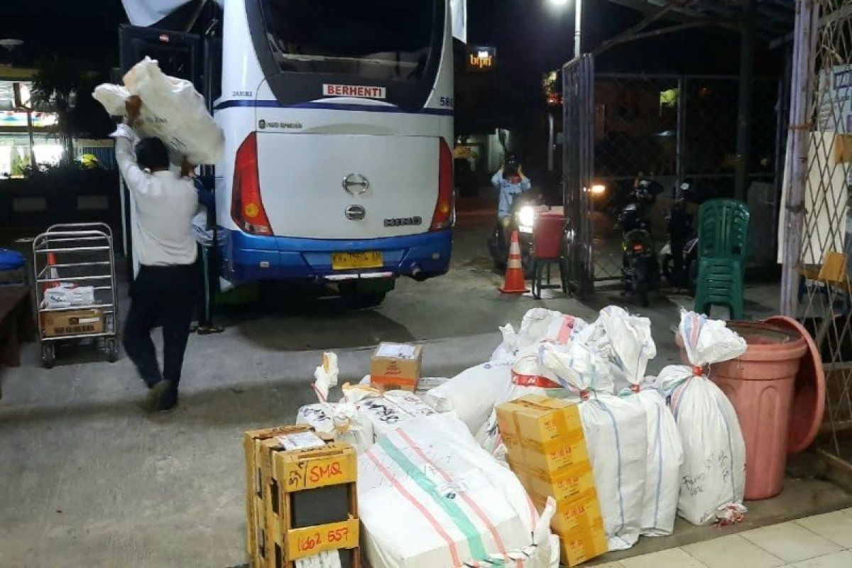 Jumlah pengiriman paket selama pandemi COVID-19 meningkat, DAMRI Palangka Raya gunakan bus