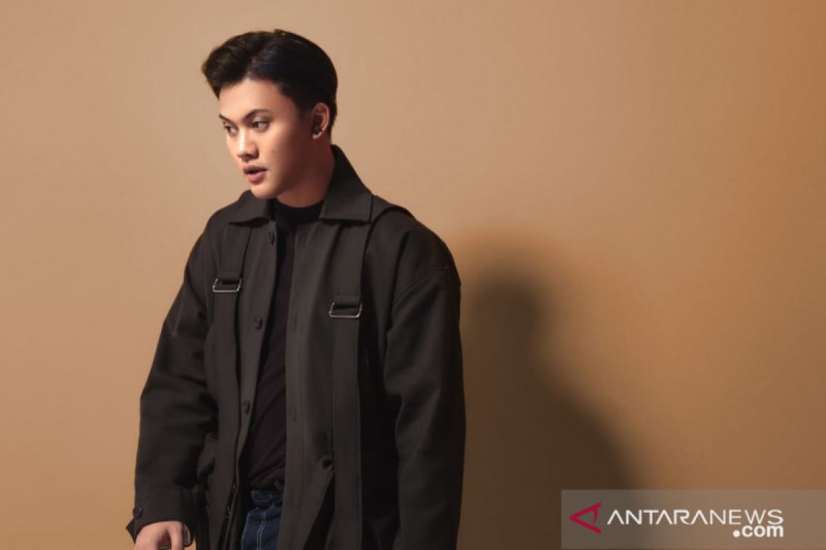 Rizky Febian merilis lagu "Melawan Demi Dunia"