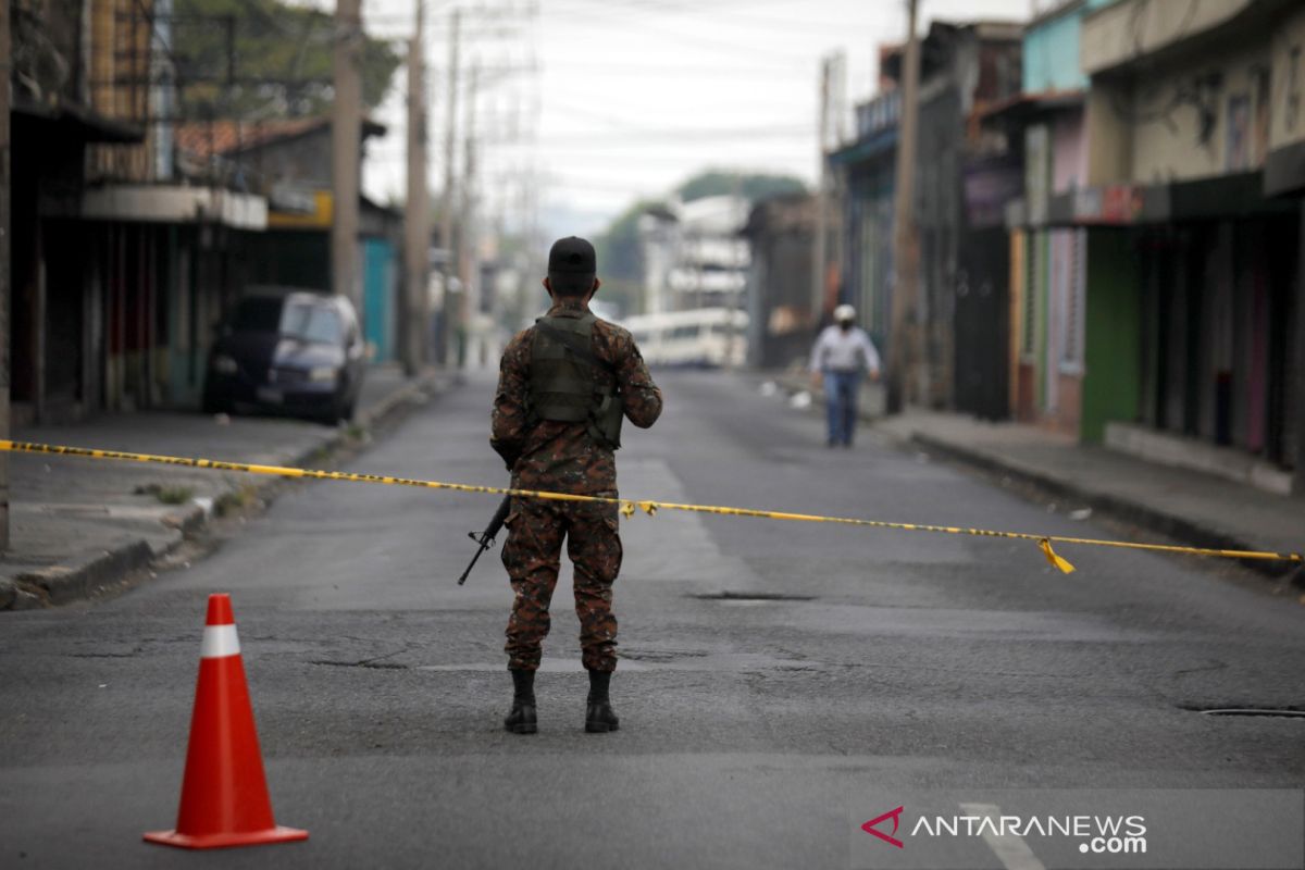 Lawan COVID-19, El Salvador menangguhkan transportasi umum