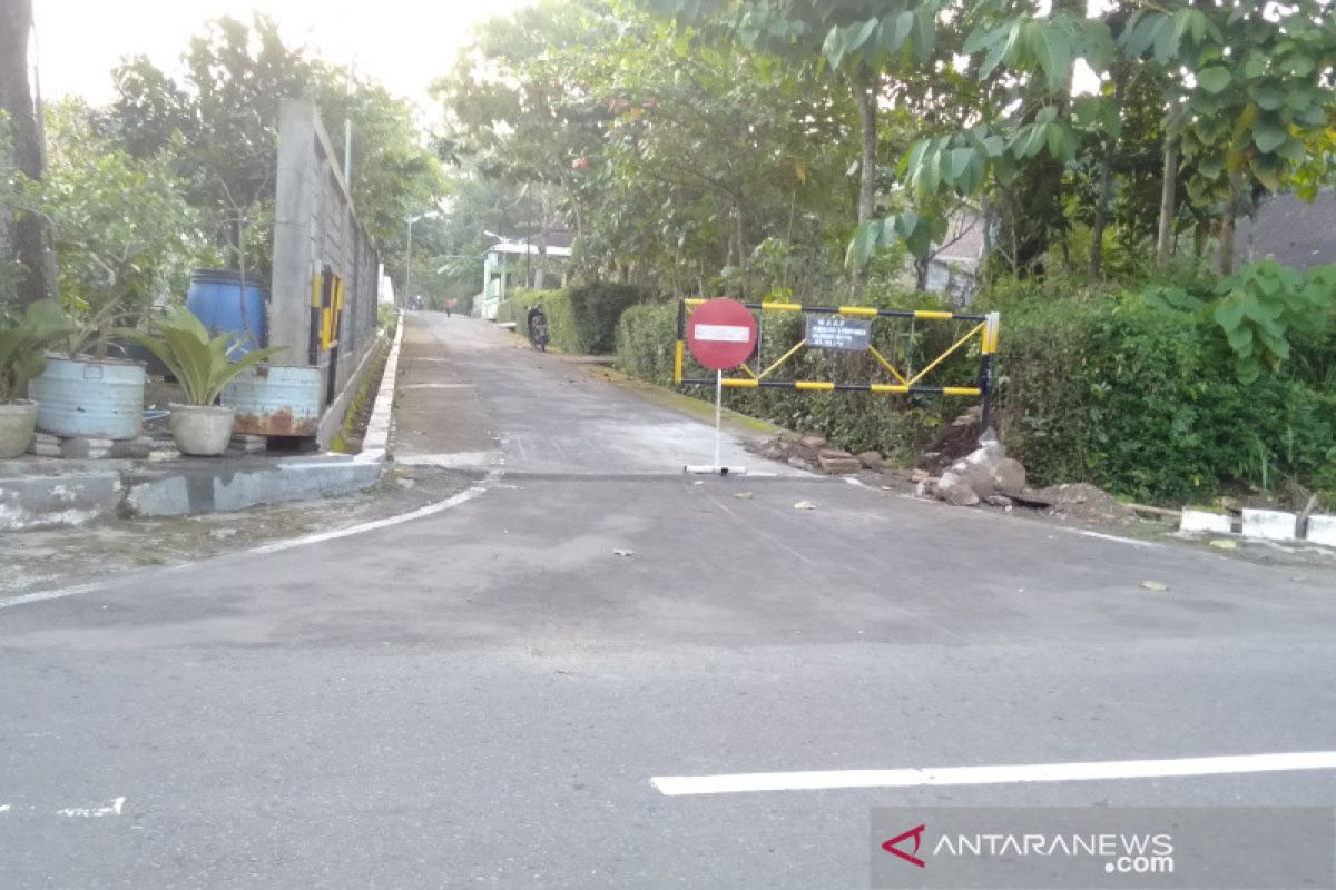 Pengamat: Tutup jalan kampung harus diikuti aturan