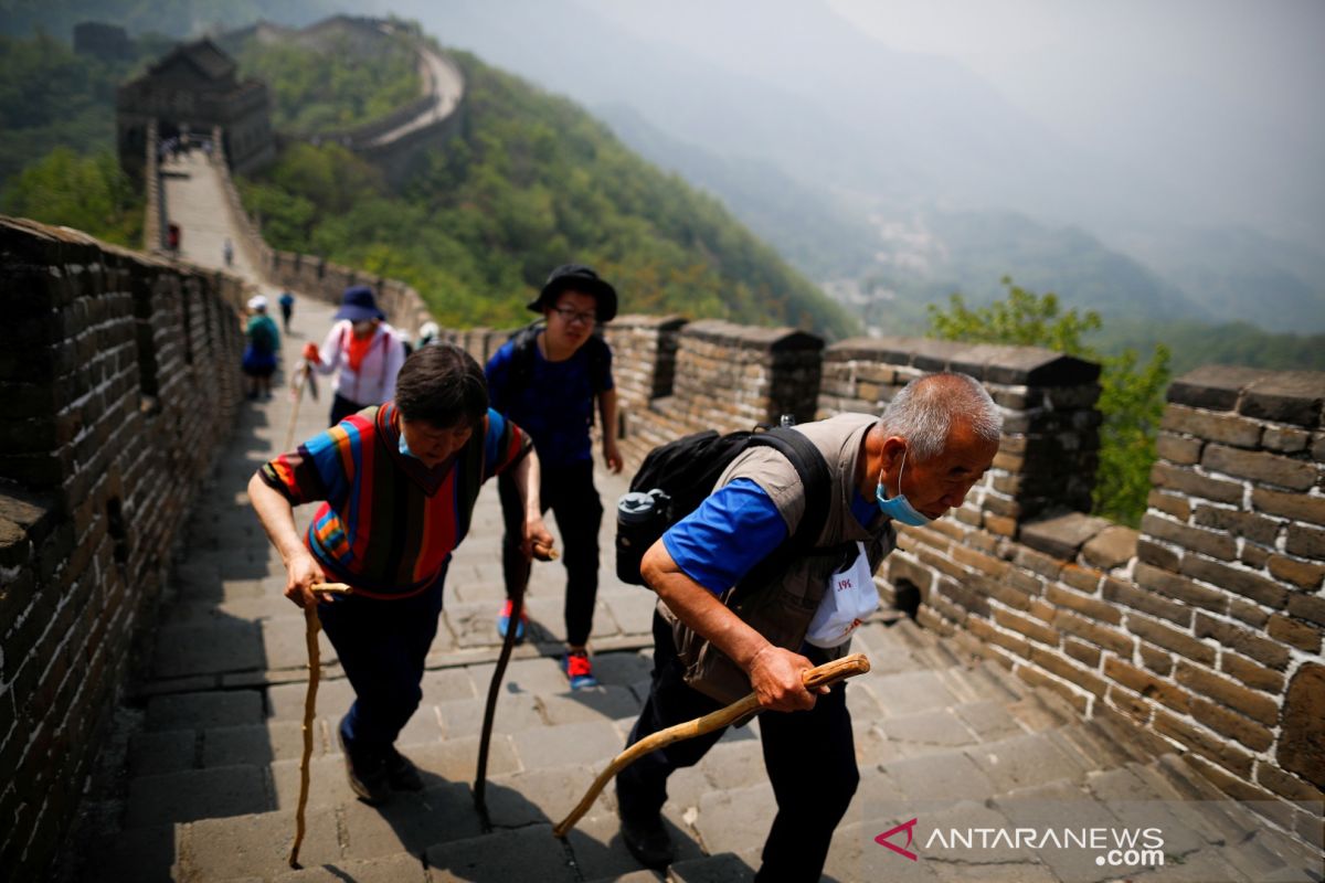 Menhan Inggris meminta China terbuka terkait pandemi COVID-19