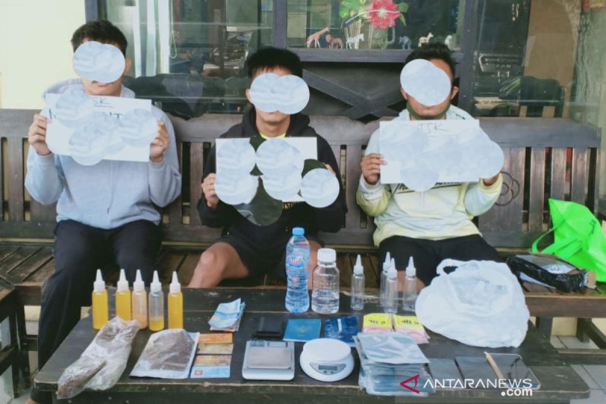 Polda Sulteng ringkus tiga pelaku narkotika jenis tembakau Gorila di Palu