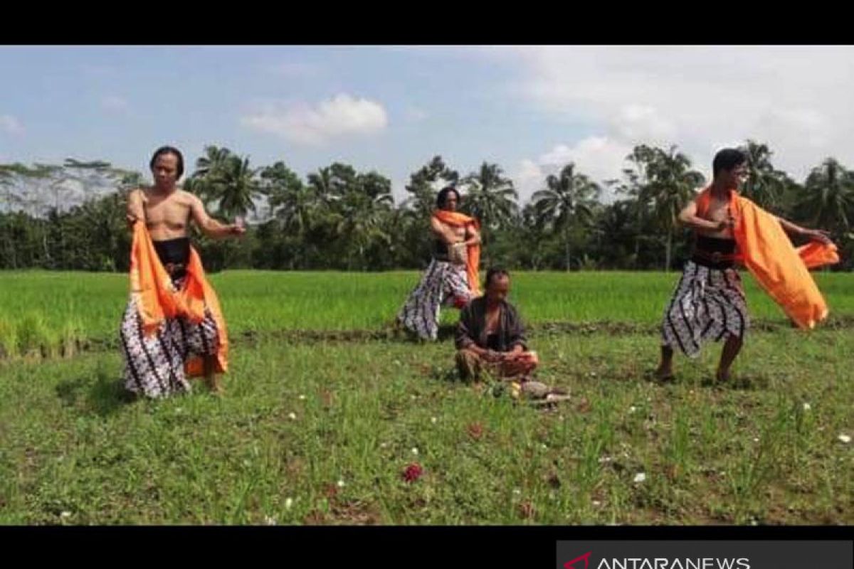 Serangan pandemi sampai "Manekung Bumi"