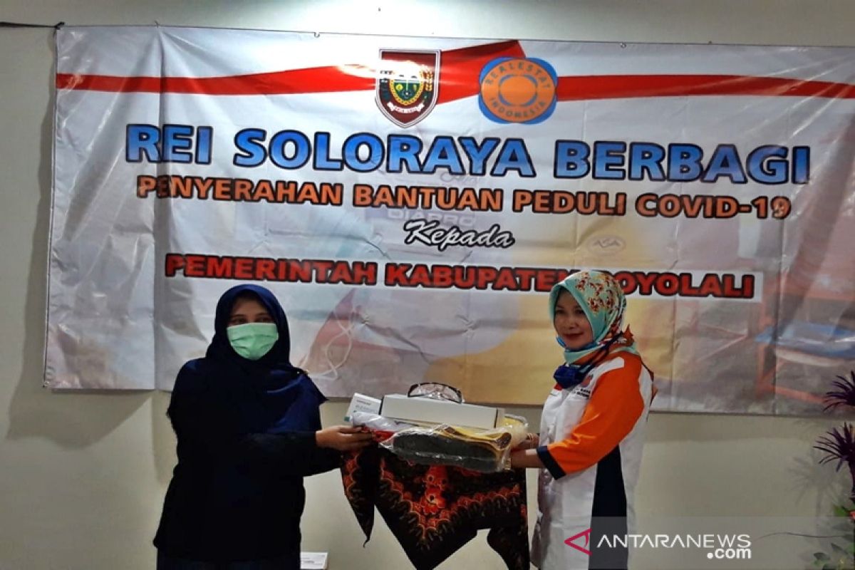 REI  Solo Raya serahkan bantuan APD ke RSUD Pandan Arang Boyolali