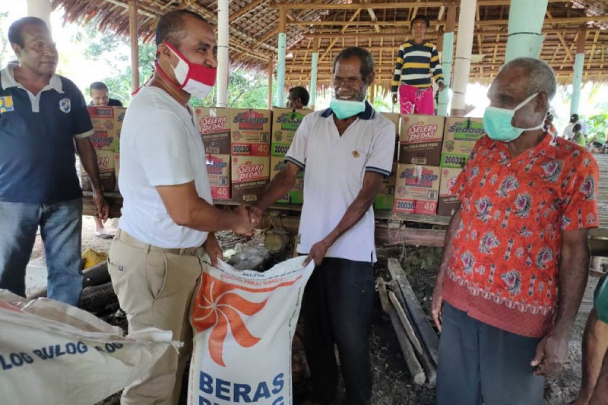 Intelkam Polda Papua bantu sembako warga kampung Bring Jayapura