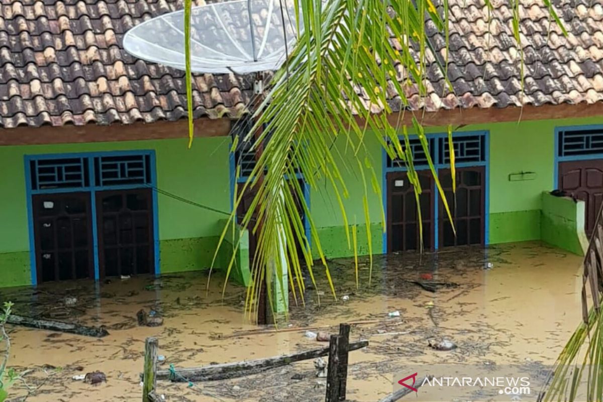 Banjir bandang landa OKU Selatan, 1.300 KK terdampak