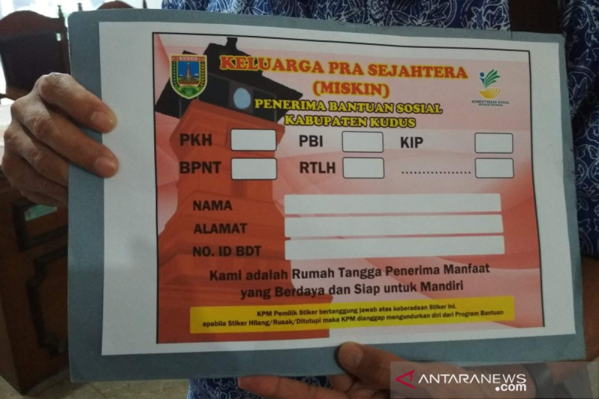 Rumah penerima bantuan sosial di Kudus segera ditempeli stiker